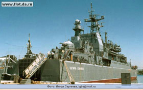 Корабль Черноморского флота обстрелял Севастополь 